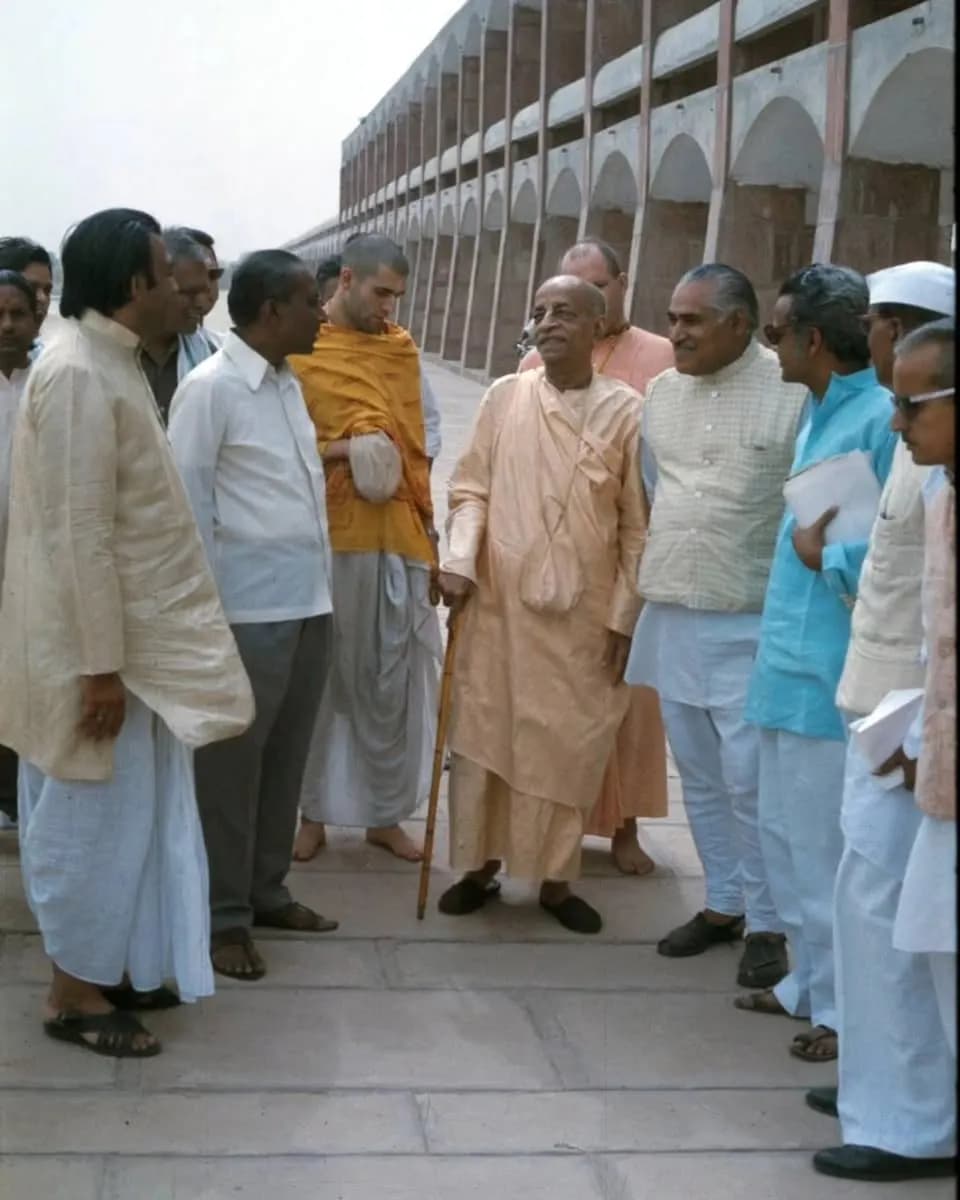 Srila Prabhupada with devotees and guests